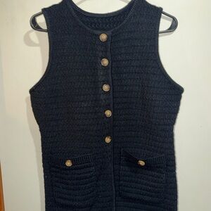 Amazon Black Sleeveless Button-Front Knit Vest with Pockets